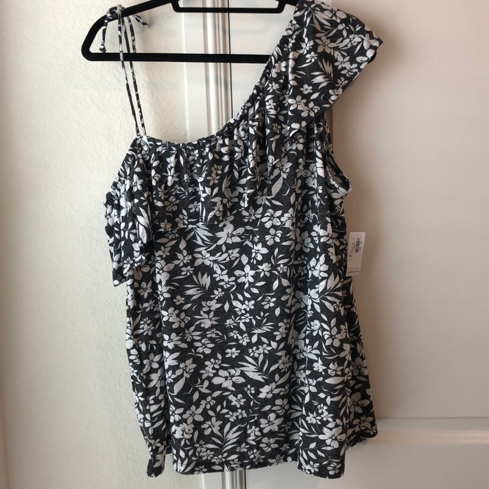 Old Navy top